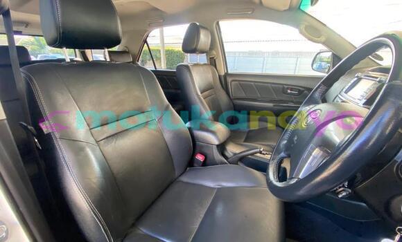 Buy Used Toyota Hilux White Car in Kinshasa in Kinshasa Buy Used Toyota Hilux White Car in Kinshasa in Kinshasa