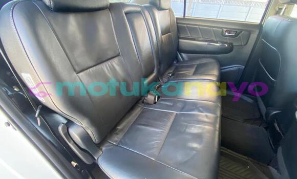 Buy Used Toyota Hilux White Car in Kinshasa in Kinshasa Buy Used Toyota Hilux White Car in Kinshasa in Kinshasa