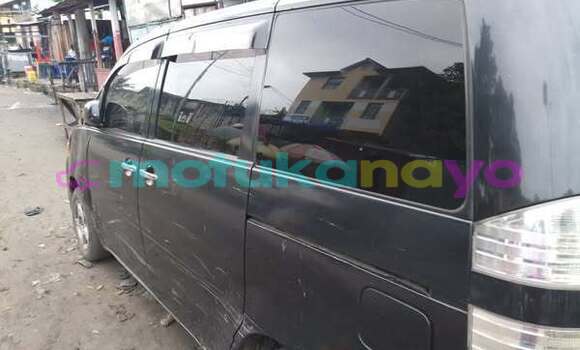 Acheter Occasion Voiture Toyota Voxy Noir à Kinshasa, Kinshasa Acheter Occasion Voiture Toyota Voxy Noir à Kinshasa, Kinshasa