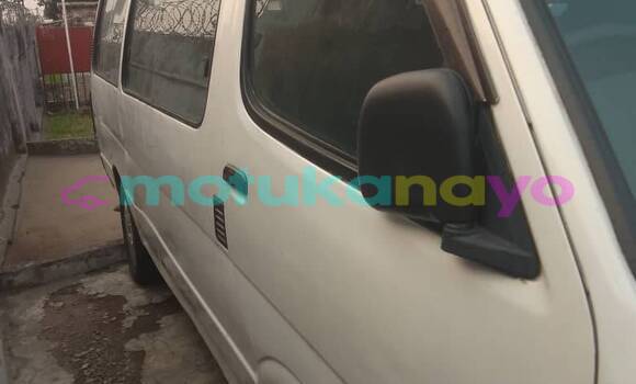Acheter Occasion Voiture Toyota Hiace Blanc à Kinshasa, Kinshasa Acheter Occasion Voiture Toyota Hiace Blanc à Kinshasa, Kinshasa