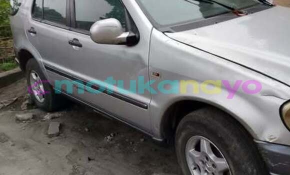 Buy Used Mercedes‒Benz ML–Class Silver Car in Kinshasa in Kinshasa Buy Used Mercedes‒Benz ML–Class Silver Car in Kinshasa in Kinshasa