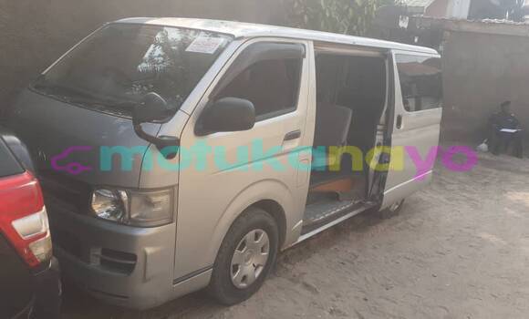 Acheter Occasion Voiture Toyota Hiace Gris à Kinshasa, Kinshasa Acheter Occasion Voiture Toyota Hiace Gris à Kinshasa, Kinshasa