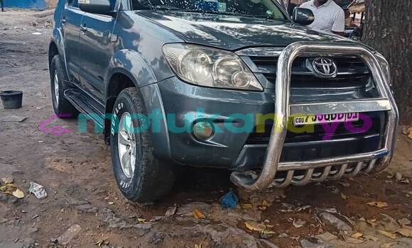 Acheter Occasion Voiture Toyota Fortuner Gris à Kinshasa, Kinshasa Acheter Occasion Voiture Toyota Fortuner Gris à Kinshasa, Kinshasa