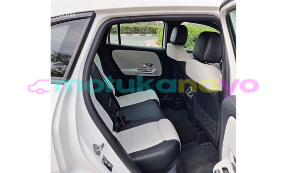 Buy Import Mercedes-Benz 190 (W201) White Car in Import - Dubai in Bandundu Buy Import Mercedes-Benz 190 (W201) White Car in Import - Dubai in Bandundu
