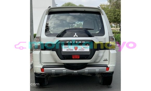 Acheter Import Voiture Mitsubishi Pajero Blanc à Import - Dubai, Bandundu Acheter Import Voiture Mitsubishi Pajero Blanc à Import - Dubai, Bandundu