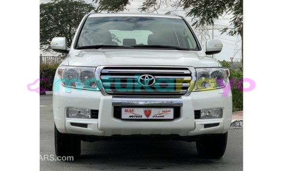 Acheter Import Voiture Toyota Land Cruiser Blanc à Import - Dubai, Bandundu Acheter Import Voiture Toyota Land Cruiser Blanc à Import - Dubai, Bandundu