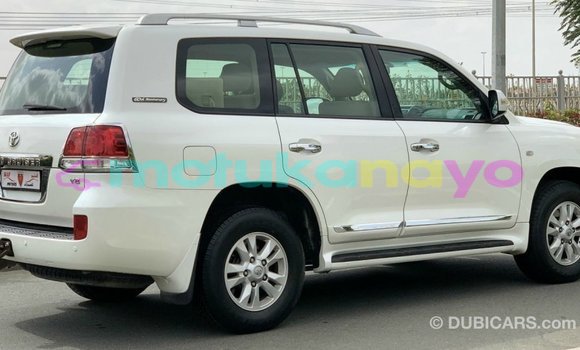 Acheter Import Voiture Toyota Land Cruiser Blanc à Import - Dubai, Bandundu Acheter Import Voiture Toyota Land Cruiser Blanc à Import - Dubai, Bandundu