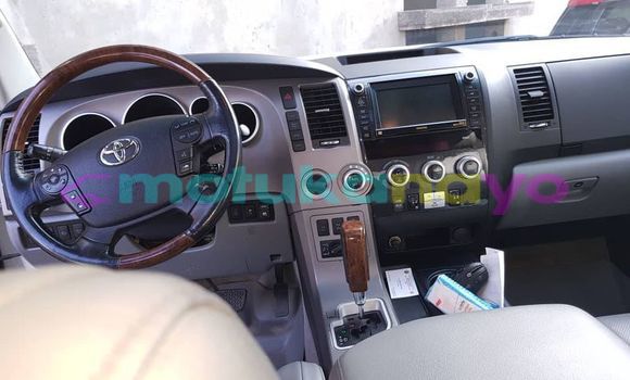 Buy Used Toyota Sequoia White Car in Aba in Haut-Congo Buy Used Toyota Sequoia White Car in Aba in Haut-Congo