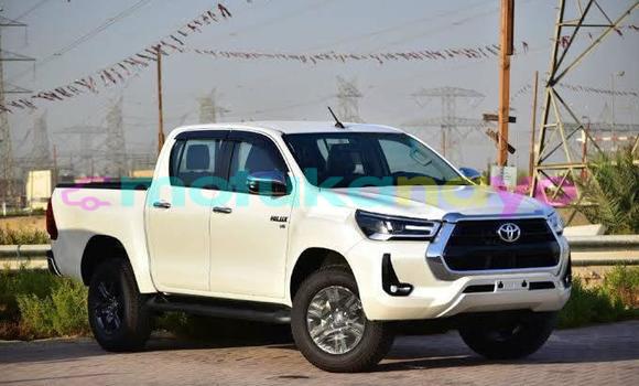 Buy Used Toyota Hilux White Car in Kinshasa in Kinshasa Buy Used Toyota Hilux White Car in Kinshasa in Kinshasa