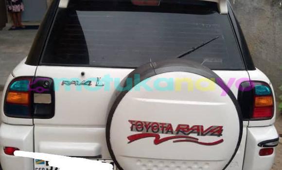 Buy Used Toyota RAV4 White Car in Kinshasa in Kinshasa Buy Used Toyota RAV4 White Car in Kinshasa in Kinshasa