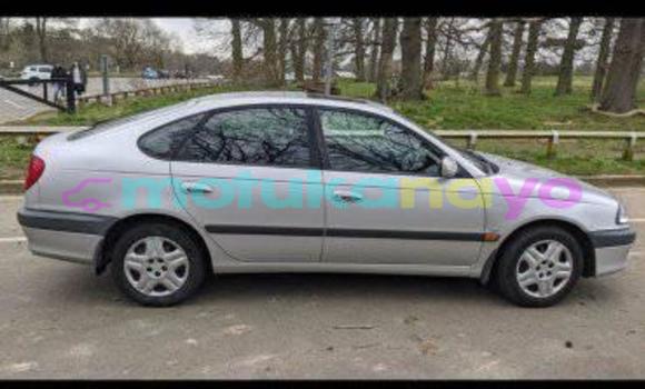 Buy Used Toyota Avensis Silver Car in Kinshasa in Kinshasa Buy Used Toyota Avensis Silver Car in Kinshasa in Kinshasa