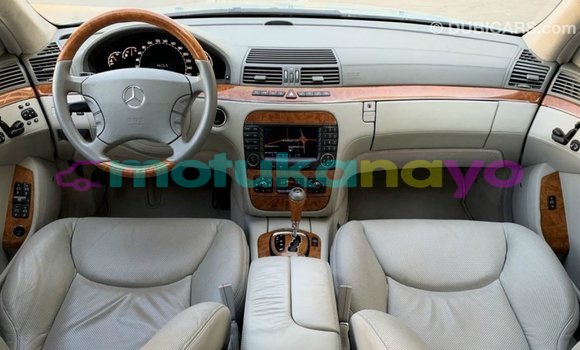 Buy Import Mercedes-Benz 190 (W201) Blue Car in Import - Dubai in Bandundu Buy Import Mercedes-Benz 190 (W201) Blue Car in Import - Dubai in Bandundu