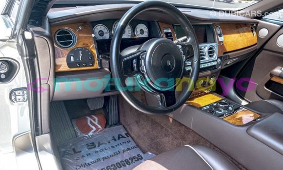 Acheter Import Voiture Rolls-Royce Wraith Blanc à Import - Dubai, Bandundu Acheter Import Voiture Rolls-Royce Wraith Blanc à Import - Dubai, Bandundu