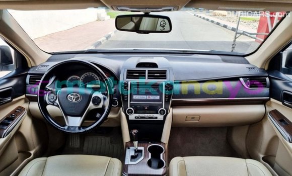 Buy Import Toyota Camry White Car in Import - Dubai in Bandundu Buy Import Toyota Camry White Car in Import - Dubai in Bandundu
