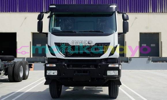 Acheter Neuf Utilitaire Iveco Trakker Blanc à Import - Dubai, Bandundu