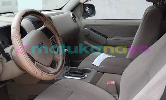Buy Used Ford Explorer White Car in Kinshasa in Kinshasa Buy Used Ford Explorer White Car in Kinshasa in Kinshasa