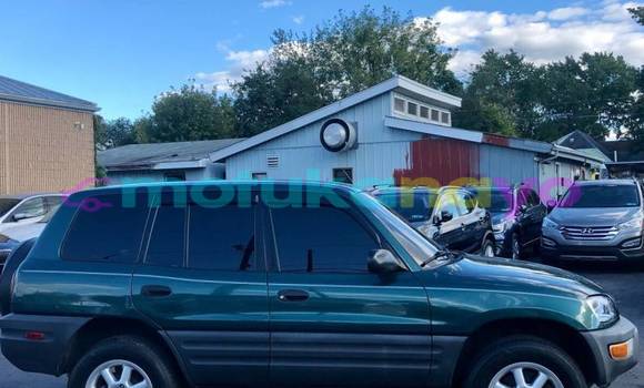 Buy Import Toyota RAV 4 Green Car in Aba in Haut-Congo Buy Import Toyota RAV 4 Green Car in Aba in Haut-Congo