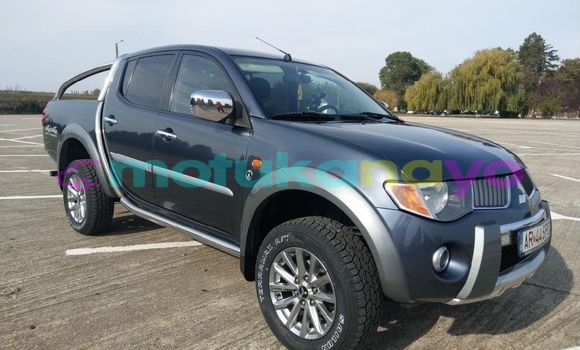 Buy Import Mitsubishi L200 Blue Car in Import - Dubai in Bandundu Buy Import Mitsubishi L200 Blue Car in Import - Dubai in Bandundu