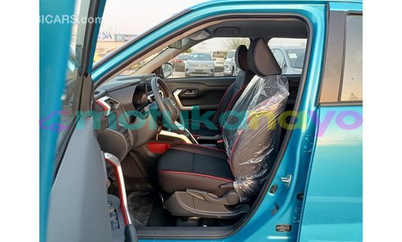 Buy Import Toyota HiAce Blue Truck in Import - Dubai in Bandundu Buy Import Toyota HiAce Blue Truck in Import - Dubai in Bandundu