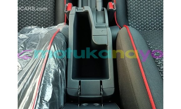 Buy Import Toyota HiAce Blue Truck in Import - Dubai in Bandundu Buy Import Toyota HiAce Blue Truck in Import - Dubai in Bandundu