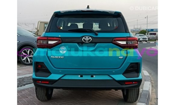 Buy Import Toyota HiAce Blue Truck in Import - Dubai in Bandundu Buy Import Toyota HiAce Blue Truck in Import - Dubai in Bandundu