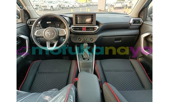 Buy Import Toyota HiAce Blue Truck in Import - Dubai in Bandundu Buy Import Toyota HiAce Blue Truck in Import - Dubai in Bandundu