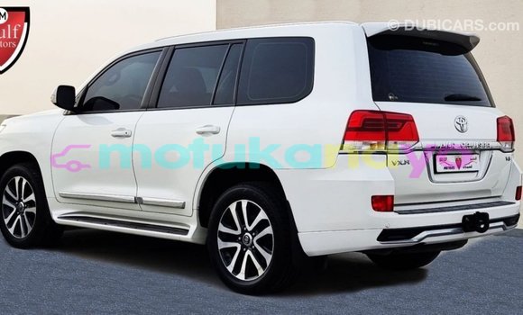 Buy Import Toyota Land Cruiser White Car in Import - Dubai in Bandundu Buy Import Toyota Land Cruiser White Car in Import - Dubai in Bandundu