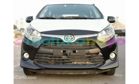 Buy Import Toyota HiAce Black Truck in Import - Dubai in Bandundu Buy Import Toyota HiAce Black Truck in Import - Dubai in Bandundu