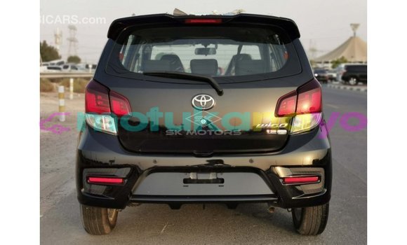 Buy Import Toyota HiAce Black Truck in Import - Dubai in Bandundu Buy Import Toyota HiAce Black Truck in Import - Dubai in Bandundu