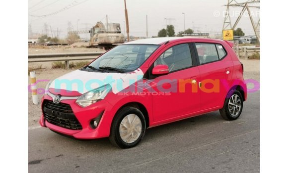 Buy Import Toyota HiAce Red Truck in Import - Dubai in Bandundu Buy Import Toyota HiAce Red Truck in Import - Dubai in Bandundu