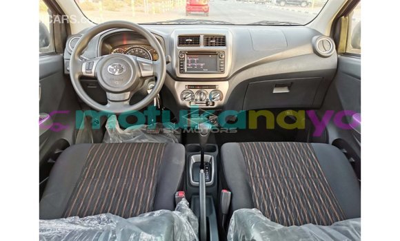 Buy Import Toyota HiAce Red Truck in Import - Dubai in Bandundu Buy Import Toyota HiAce Red Truck in Import - Dubai in Bandundu
