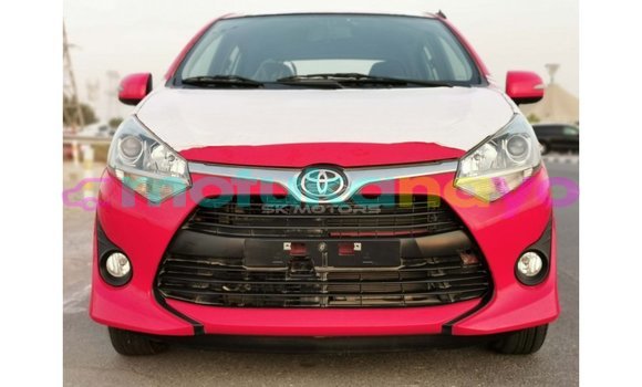 Buy Import Toyota HiAce Red Truck in Import - Dubai in Bandundu Buy Import Toyota HiAce Red Truck in Import - Dubai in Bandundu