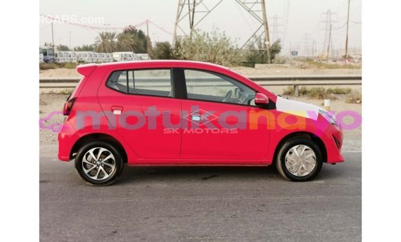 Buy Import Toyota HiAce Red Truck in Import - Dubai in Bandundu Buy Import Toyota HiAce Red Truck in Import - Dubai in Bandundu