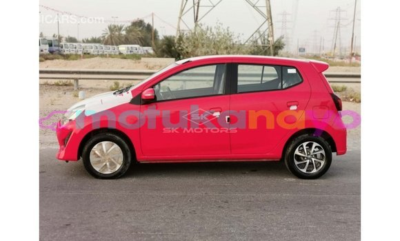 Buy Import Toyota HiAce Red Truck in Import - Dubai in Bandundu Buy Import Toyota HiAce Red Truck in Import - Dubai in Bandundu