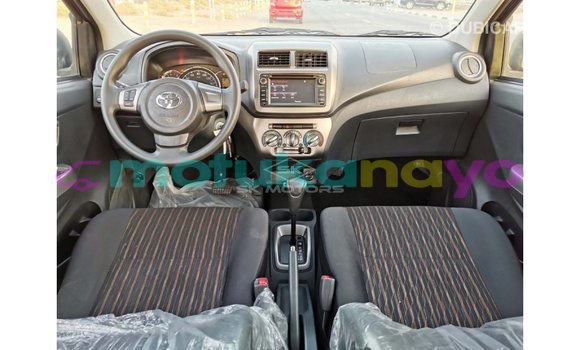 Buy Import Toyota HiAce Red Truck in Import - Dubai in Bandundu Buy Import Toyota HiAce Red Truck in Import - Dubai in Bandundu