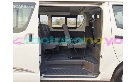 Buy Import Toyota DA White Truck in Import - Dubai in Bandundu Buy Import Toyota DA White Truck in Import - Dubai in Bandundu