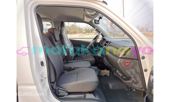 Buy Import Toyota DA White Truck in Import - Dubai in Bandundu Buy Import Toyota DA White Truck in Import - Dubai in Bandundu