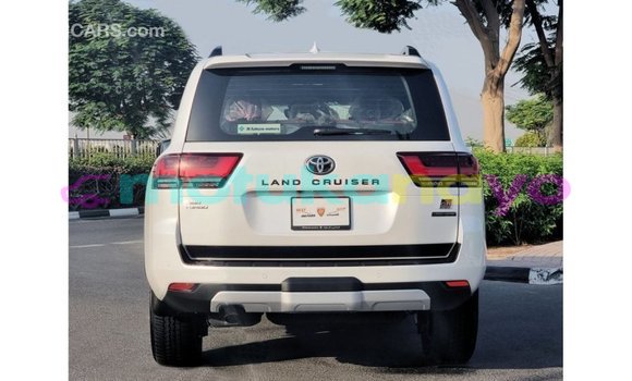 Buy Import Toyota Land Cruiser White Car in Import - Dubai in Bandundu Buy Import Toyota Land Cruiser White Car in Import - Dubai in Bandundu
