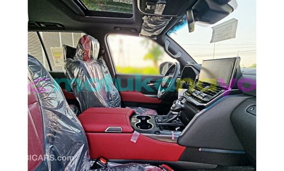 Buy Import Toyota Land Cruiser White Car in Import - Dubai in Bandundu Buy Import Toyota Land Cruiser White Car in Import - Dubai in Bandundu