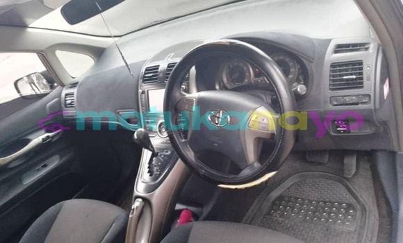 Buy Used Toyota Ist Silver Car in Kinshasa in Kinshasa Buy Used Toyota Ist Silver Car in Kinshasa in Kinshasa