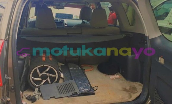 Buy Used Toyota RAV4 Green Car in Kinshasa in Kinshasa Buy Used Toyota RAV4 Green Car in Kinshasa in Kinshasa