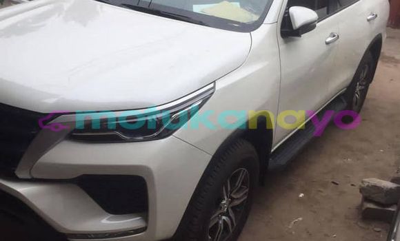 Acheter Occasion Voiture Toyota Fortuner Blanc à Kinshasa, Kinshasa Acheter Occasion Voiture Toyota Fortuner Blanc à Kinshasa, Kinshasa