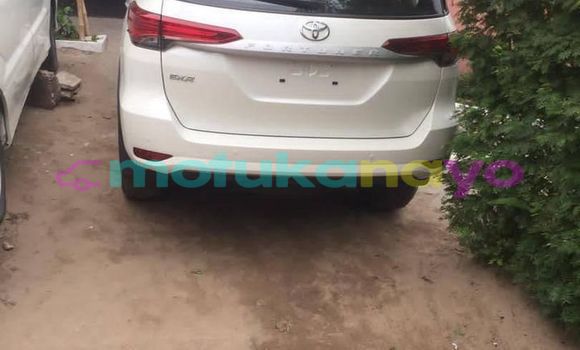 Acheter Occasion Voiture Toyota Fortuner Blanc à Kinshasa, Kinshasa Acheter Occasion Voiture Toyota Fortuner Blanc à Kinshasa, Kinshasa