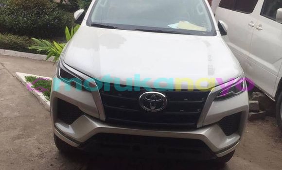 Acheter Occasion Voiture Toyota Fortuner Blanc à Kinshasa, Kinshasa Acheter Occasion Voiture Toyota Fortuner Blanc à Kinshasa, Kinshasa