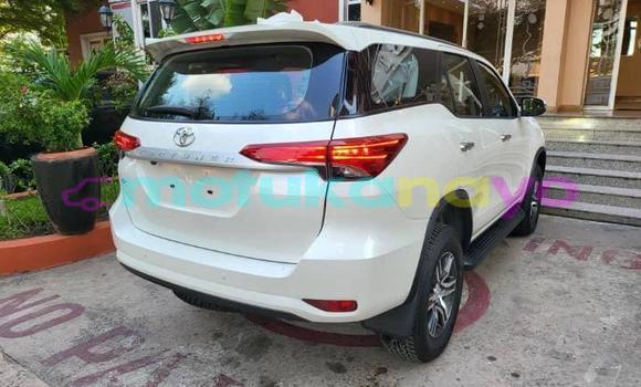 Acheter Occasion Voiture Toyota Fortuner Blanc à Kinshasa, Kinshasa Acheter Occasion Voiture Toyota Fortuner Blanc à Kinshasa, Kinshasa
