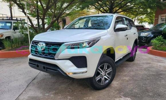 Acheter Occasion Voiture Toyota Fortuner Blanc à Kinshasa, Kinshasa Acheter Occasion Voiture Toyota Fortuner Blanc à Kinshasa, Kinshasa