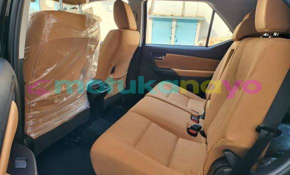 Acheter Occasion Voiture Toyota Fortuner Noir à Kinshasa, Kinshasa Acheter Occasion Voiture Toyota Fortuner Noir à Kinshasa, Kinshasa