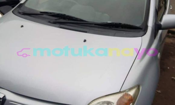 Buy Used Toyota Ist Silver Car in Kinshasa in Kinshasa Buy Used Toyota Ist Silver Car in Kinshasa in Kinshasa