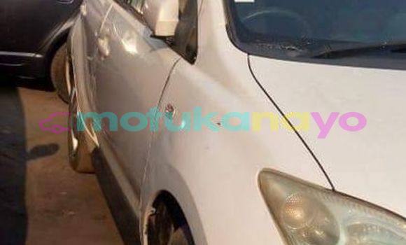 Acheter Occasion Voiture Toyota Ist Blanc à Kinshasa, Kinshasa Acheter Occasion Voiture Toyota Ist Blanc à Kinshasa, Kinshasa