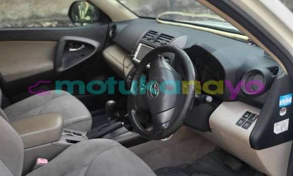 Buy Used Toyota Vanguard White Car in Kinshasa in Kinshasa Buy Used Toyota Vanguard White Car in Kinshasa in Kinshasa